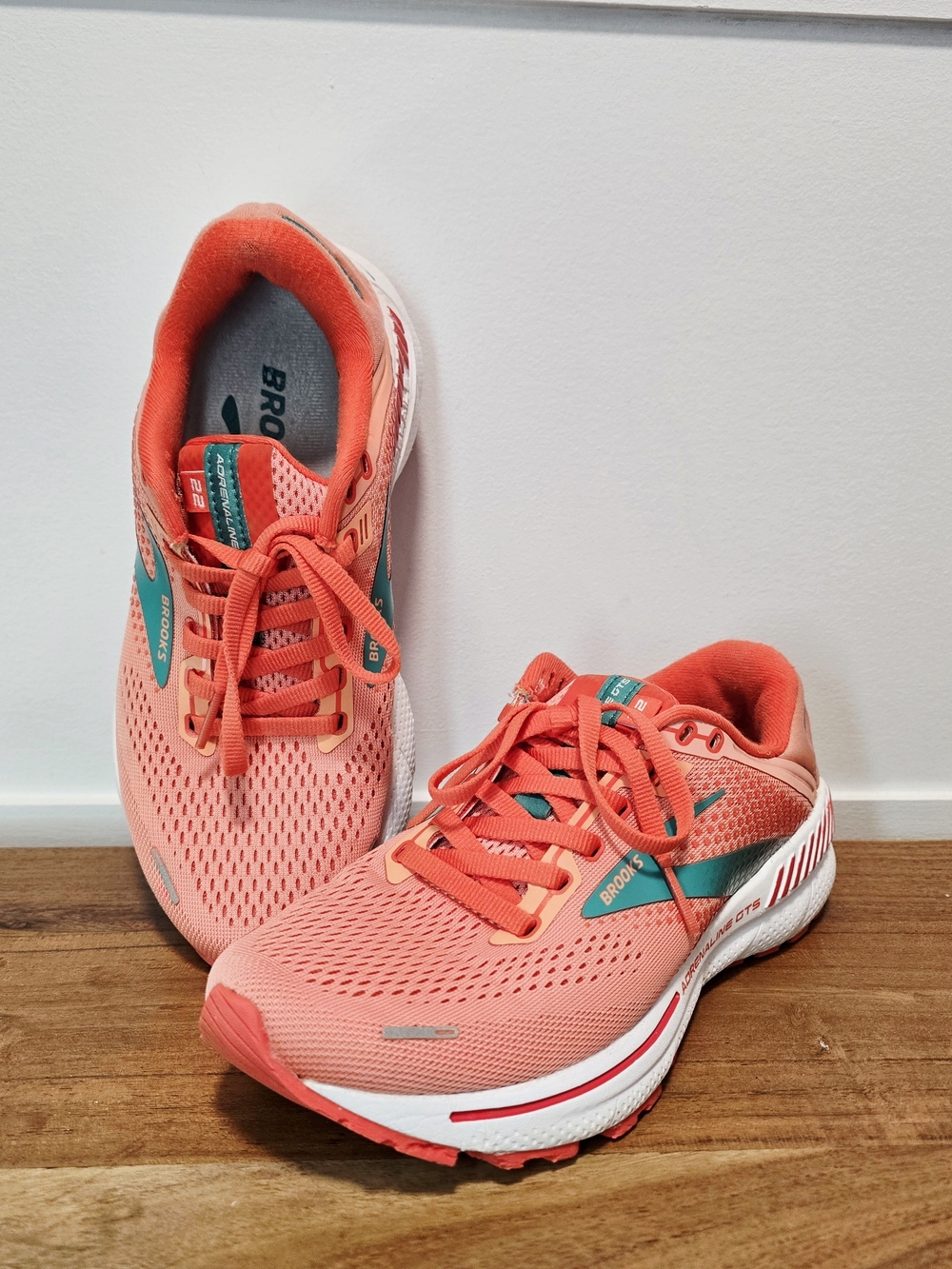 Brooks Women's Running Shoes - Coral Pink /Teal Size 6 - Picture 2 of 12